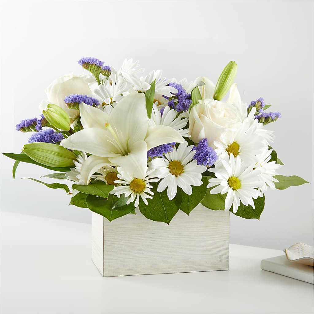 Beyond Blue Box Bouquet – Fleuriste Rive Sud, Longueuil PQ