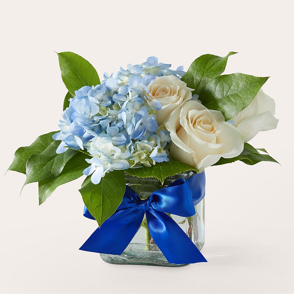 Sky Blue Delight Bouquet – Fleuriste Rive Sud, Longueuil PQ