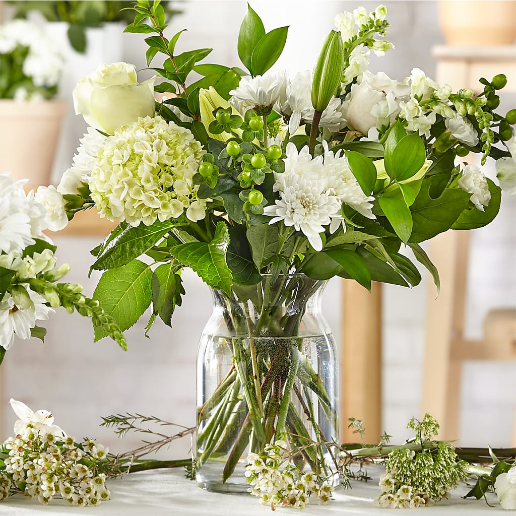 Classic Ivory – A Florist Original – Fleuriste Rive Sud, Longueuil PQ