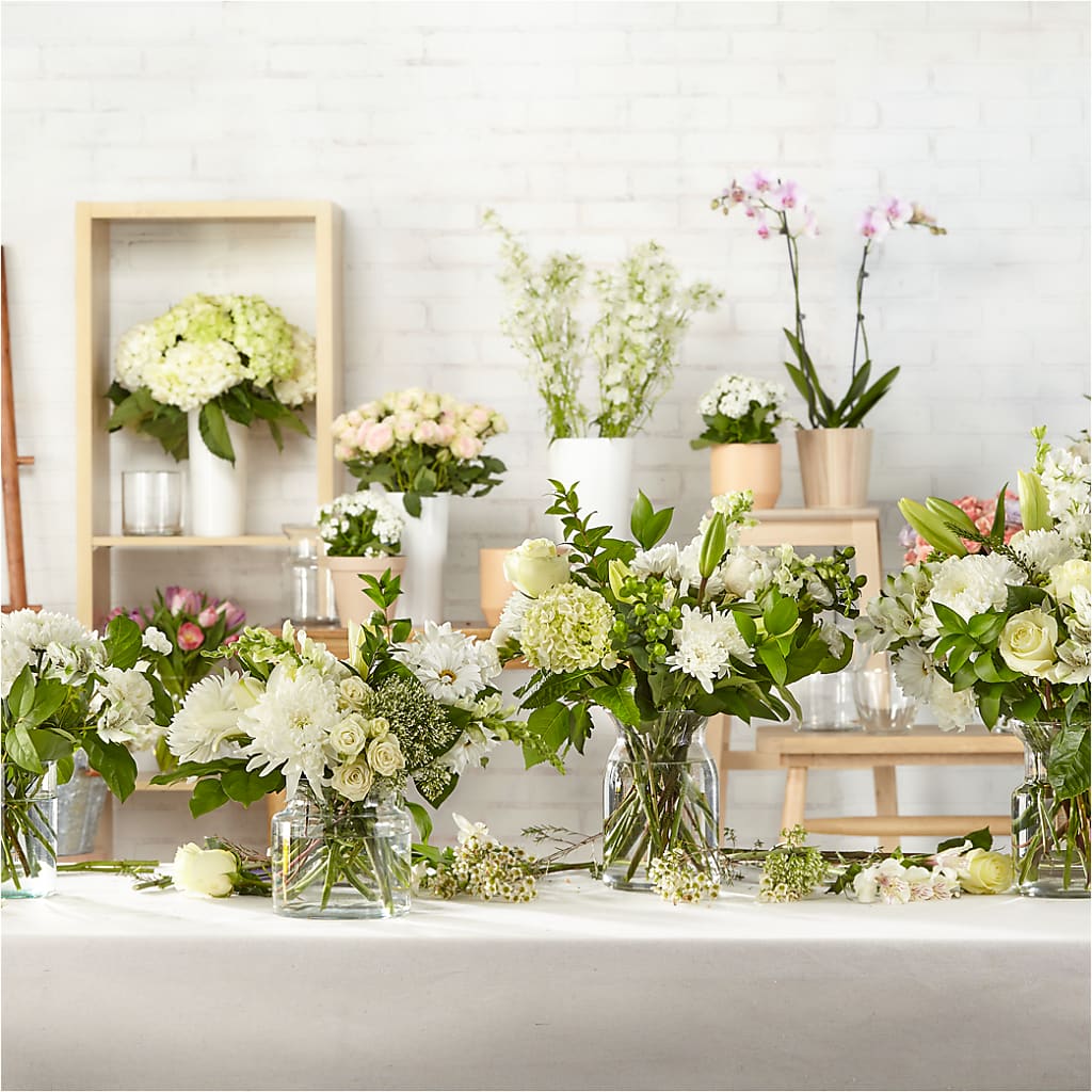 Classic Ivory – A Florist Original – Fleuriste Rive Sud, Longueuil PQ