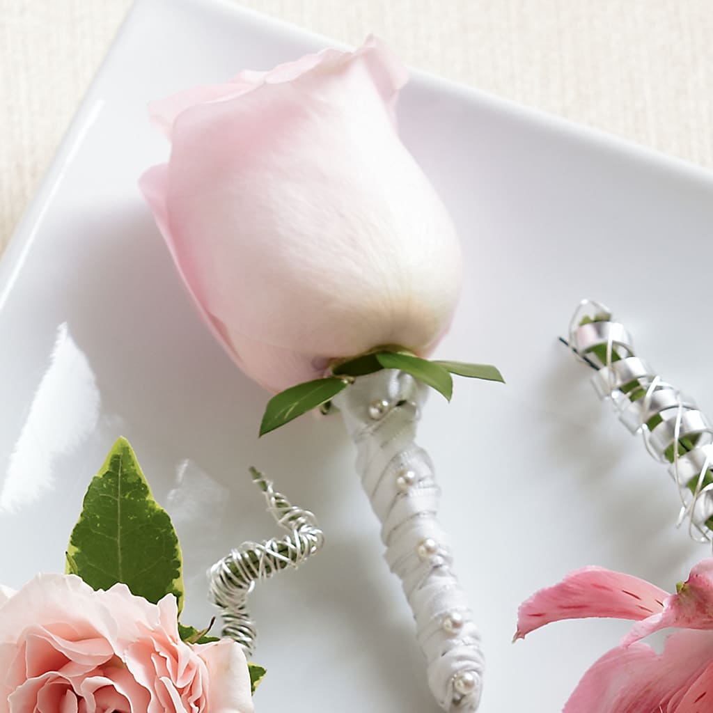 Pink Rose Boutonniere – Fleuriste Rive Sud, Longueuil PQ