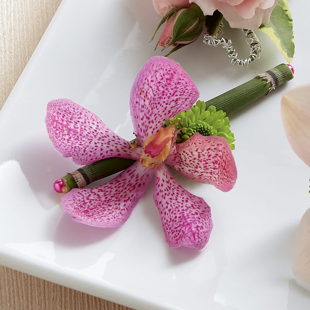 Pink Mokara Boutonniere – Fleuriste Rive Sud, Longueuil PQ