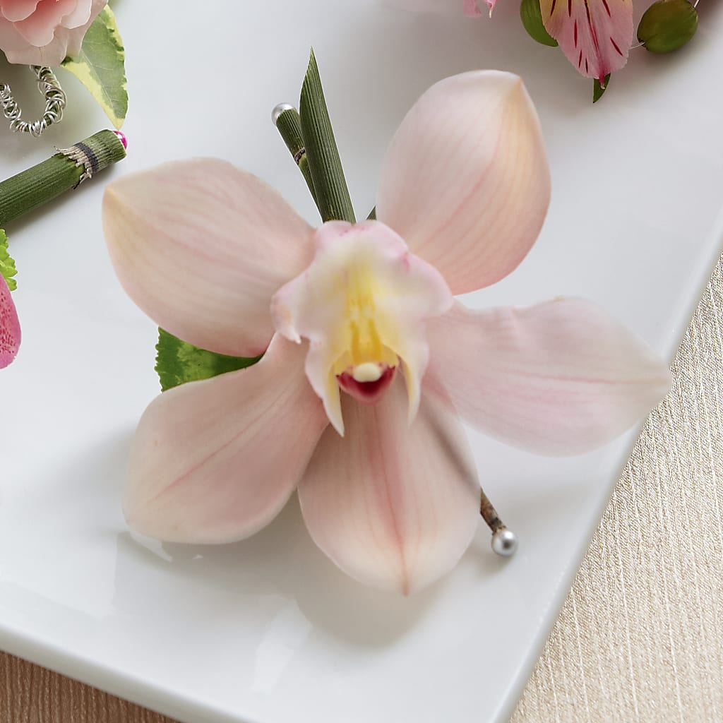 Pink Cymbidium Boutonniere – Fleuriste Rive Sud, Longueuil PQ