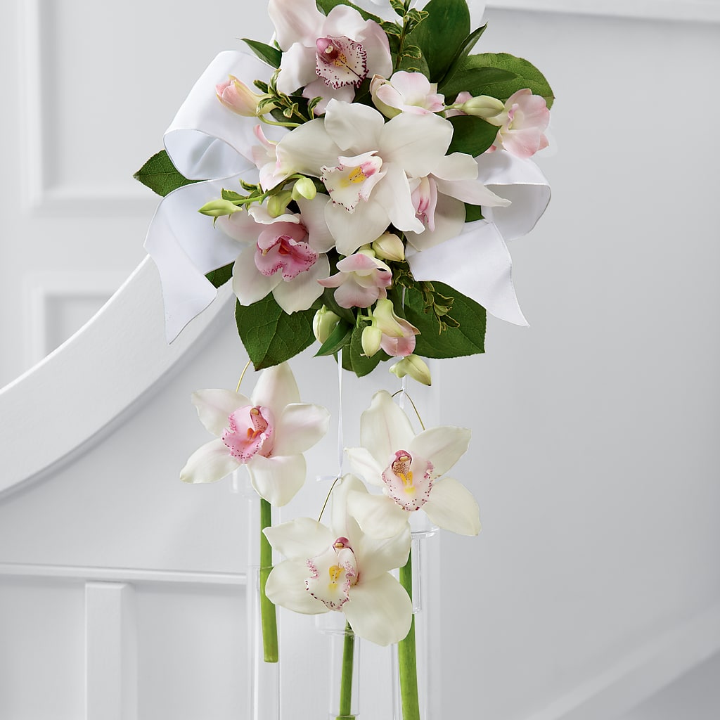 Perfect Entrance Pew Arrangement – Fleuriste Rive Sud, Longueuil PQ