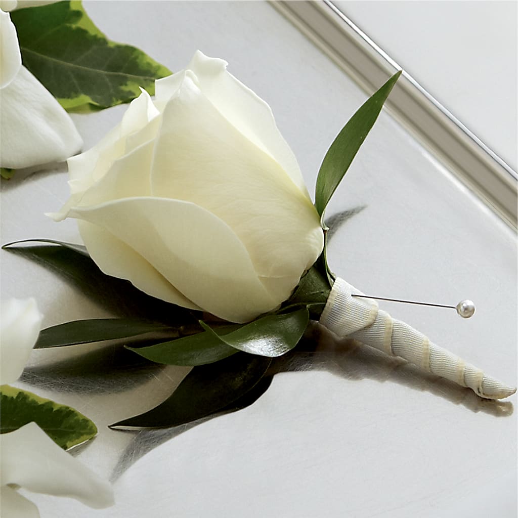 White Rose Boutonniere – Fleuriste Rive Sud, Longueuil PQ