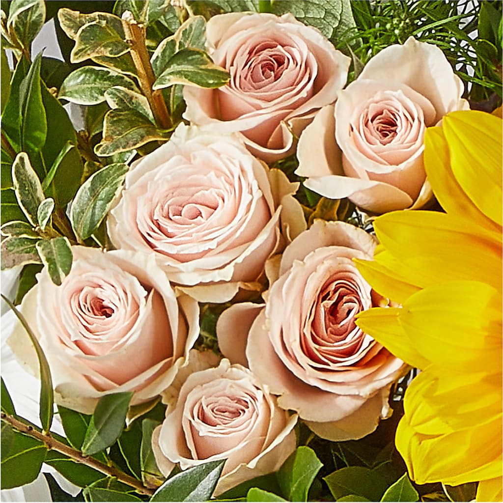 The Good Life Bouquet –  Fleuriste Rive Sud, Longueuil PQ