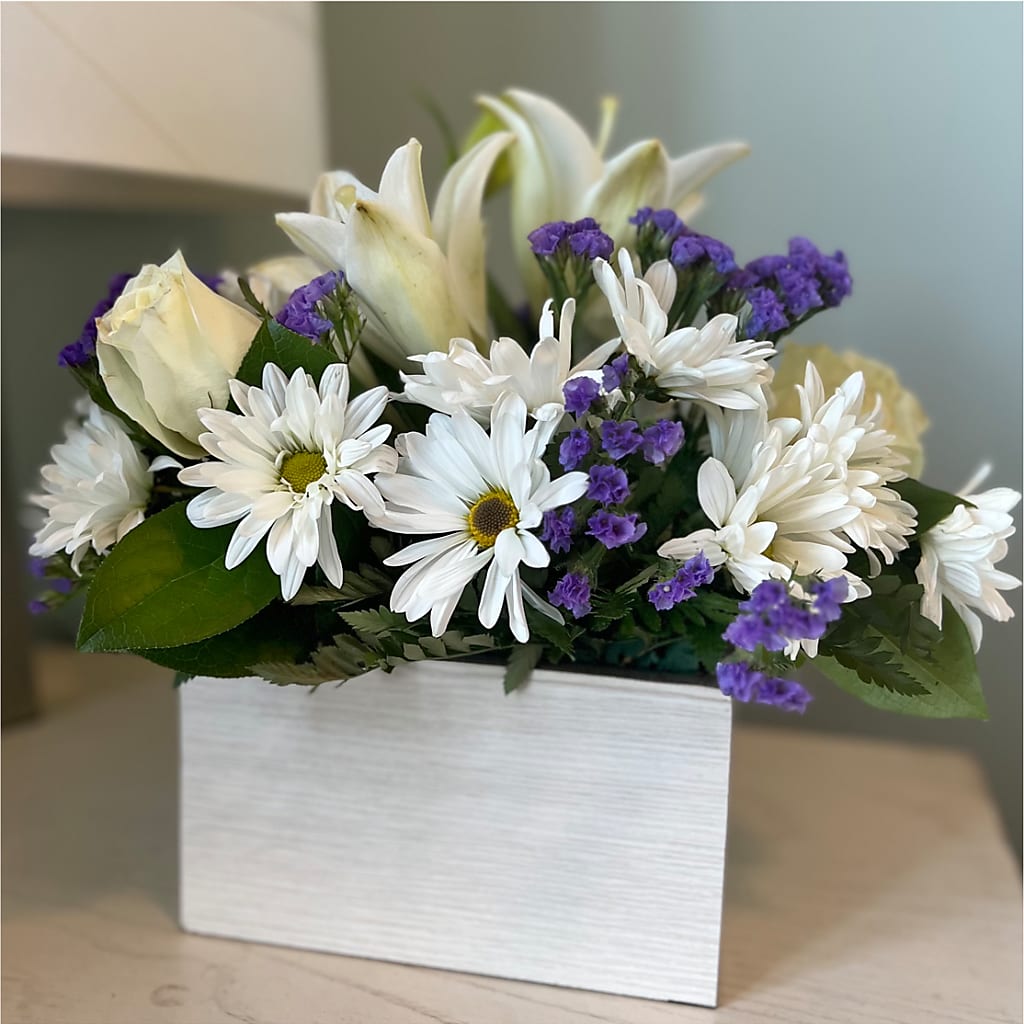 Beyond Blue Box Bouquet –  Fleuriste Rive Sud, Longueuil PQ