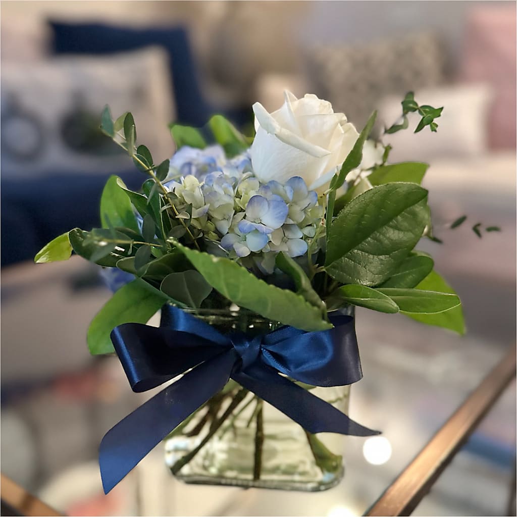 Sky Blue Delight Bouquet –  Fleuriste Rive Sud, Longueuil PQ