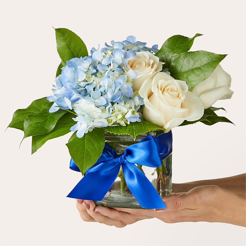 Sky Blue Delight Bouquet –  Fleuriste Rive Sud, Longueuil PQ