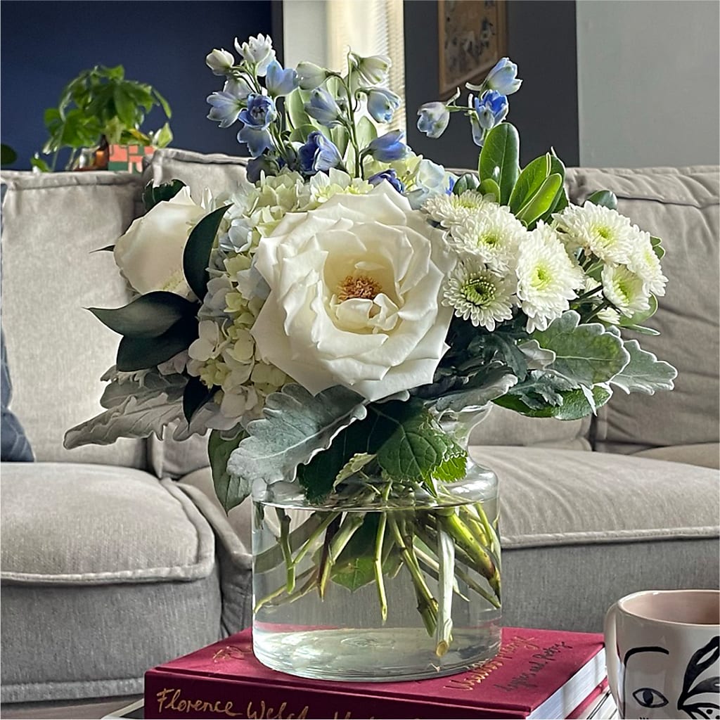 Clear Skies Bouquet –  Fleuriste Rive Sud, Longueuil PQ