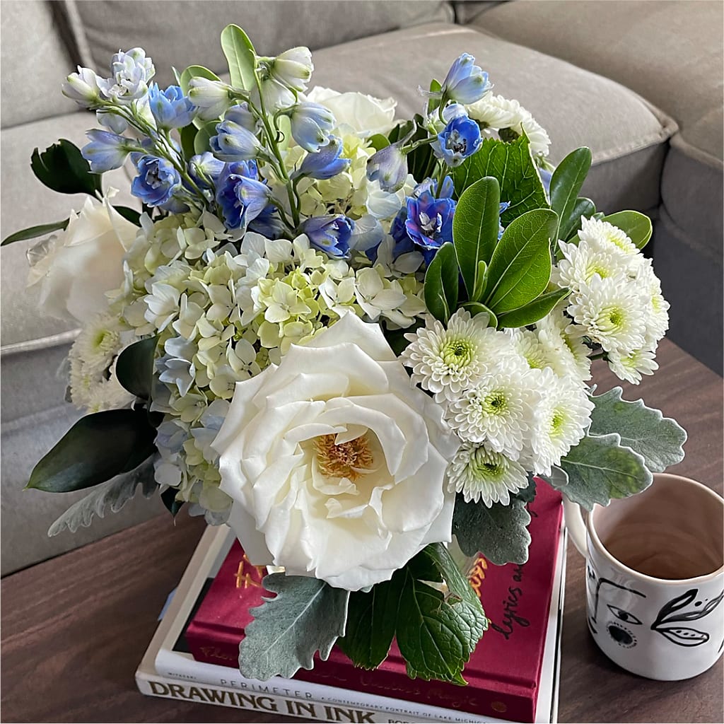 Clear Skies Bouquet –  Fleuriste Rive Sud, Longueuil PQ