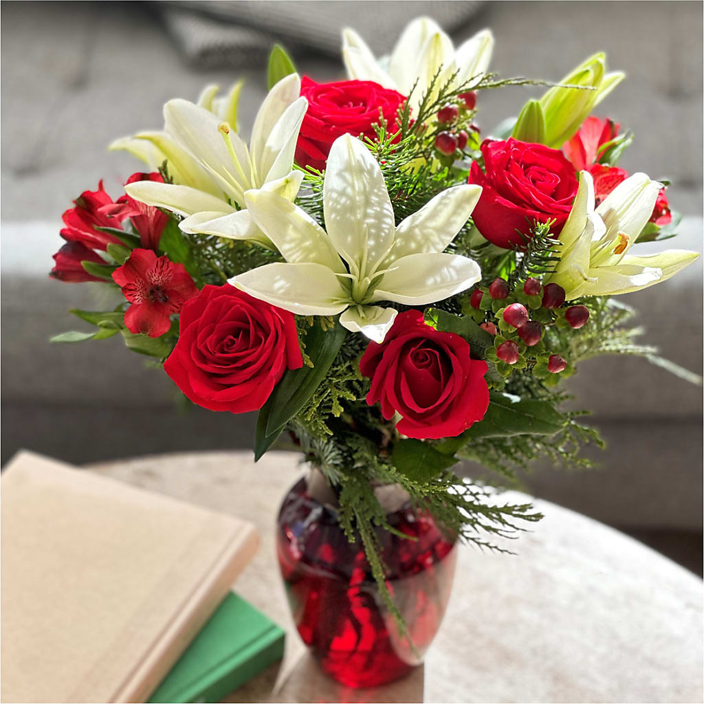 Evergreen Delight Bouquet –  Fleuriste Rive Sud, Longueuil PQ