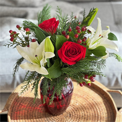 Evergreen Delight Bouquet –  Fleuriste Rive Sud, Longueuil PQ