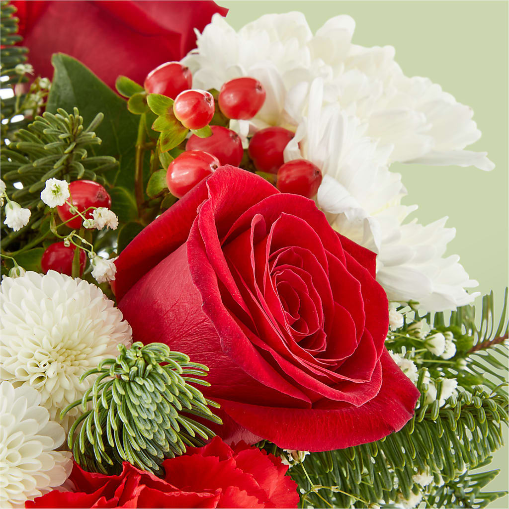 Chance of Flurries Bouquet –  Fleuriste Rive Sud, Longueuil PQ