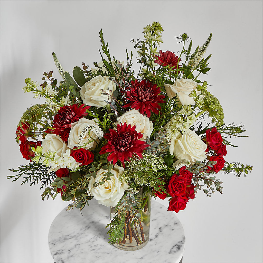 Favorite Traditions Bouquet –  Fleuriste Rive Sud, Longueuil PQ
