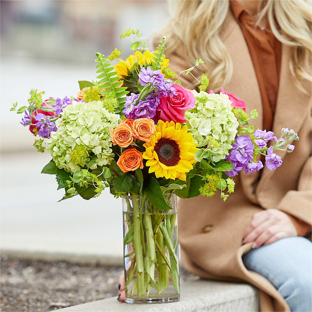 Vibrant Greetings Bouquet –  Fleuriste Rive Sud, Longueuil PQ