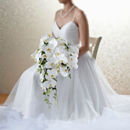 Classic White Bouquet –  Fleuriste Rive Sud, Longueuil PQ