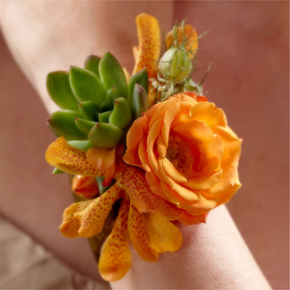 Irresistible Love Wrist Corsage –  Fleuriste Rive Sud, Longueuil PQ